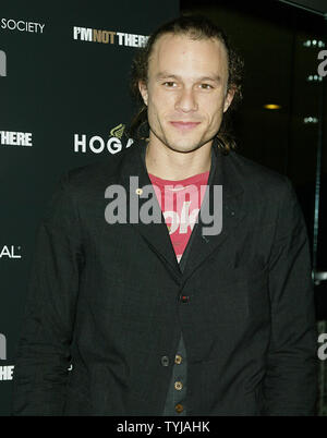 Heath Ledger kommt für die Premiere von "Ich bin nicht da" an der Chelsea Theater in New York am 13. November 2007. (UPI Foto/Laura Cavanaugh) Stockfoto