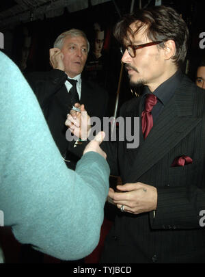 Schauspieler Johnny Depp kommt für die Weltpremiere seines Films weeney Todd' an der Ziegfeld Theater in New York am 3. Dezember 2007. (UPI Foto/Ezio Petersen) Stockfoto
