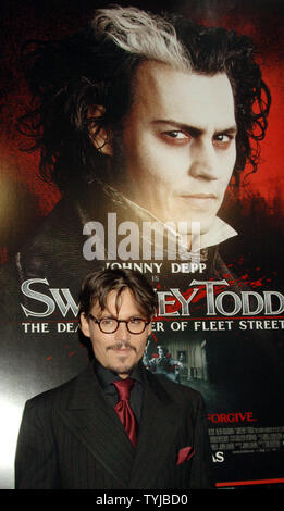 Schauspieler Johnny Depp kommt für die Weltpremiere seines Films weeney Todd' an der Ziegfeld Theater in New York am 3. Dezember 2007. (UPI Foto/Ezio Petersen) Stockfoto