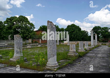 Renovierung, Teil, Ruine, archäologische, komplex, abritus, vorbereiten, installieren, Solar-, LED-Beleuchtung, Säule, System, Solar Panel, Steine, Ziegel, Architec Stockfoto