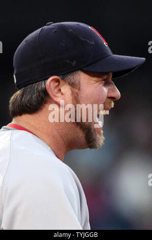 Boston Red Sox Sean Casey Lächeln beim Stehen auf ersten Basis im ersten Inning gegen die New York Yankees im Yankee Stadium in New York City am 17. April 2008. (UPI Foto/John angelillo) Stockfoto