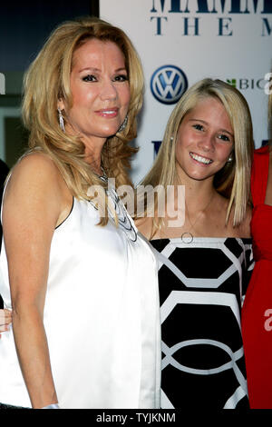 Kathie Lee Gifford und Tochter Cassidy kommen für die Premiere von 'Mamma Mia' im Ziegfeld Theater in New York am 16. Juli 2008. (UPI Foto/Laura Cavanaugh) Stockfoto