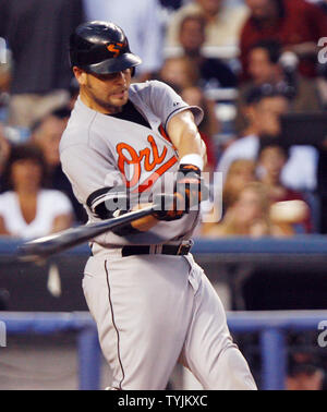 Baltimore Orioles Ramon Hernandez hits a double im vierten Inning gegen die New York Yankees im Yankee Stadium in New York City am 29. Juli 2008. (UPI Foto/John angelillo) Stockfoto