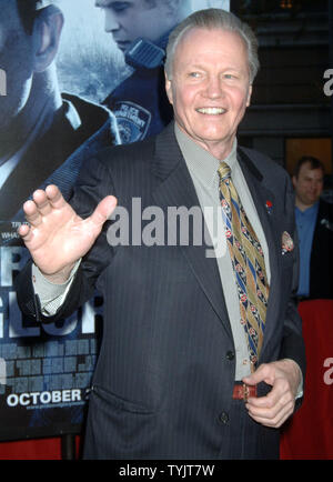 Schauspieler Jon Voight besucht die New York Premiere seines Films "Stolz und Herrlichkeit" am 15. Oktober 2008. (UPI Foto/Ezio Petersen) Stockfoto