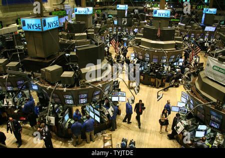 Der Handel erfolgt auf dem Boden der New York Stock Exchange am Ende des Tages nach Stocks stolperte nach einem großen Tropfen in den überseeischen Märkten, am 24. Oktober 2008 in New York City. (UPI Foto/Monika Graff) Stockfoto