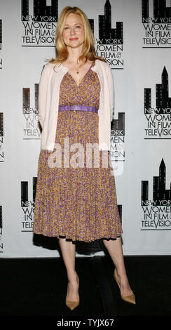 Schauspielerin Laura Linney kommt an der 28. jährlichen Muse Preisverleihung, wo sie ist im Waldorf-Astoria Hotel am 9. Dezember 2008 in New York geehrt zu werden. Die Auszeichnungen sind Teil des New Yorker Frauen in Film und Fernsehen Organisation, die die Förderung von Frauen in der Unterhaltungsindustrie unterstützt. (UPI Foto/Monika Graff) Stockfoto