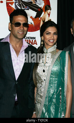 Akshay Kumar, Deepika Padukone kommen für die Premiere von "Chandni Chowk nach China' an der AMC Empire 25 Theater in New York am 8. Januar 2009. (UPI Foto/Laura Cavanaugh) Stockfoto