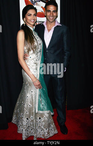 Akshay Kumar, Deepika Padukone kommen für die Premiere von "Chandni Chowk nach China' an der AMC Empire 25 Theater in New York am 8. Januar 2009. (UPI Foto/Laura Cavanaugh) Stockfoto