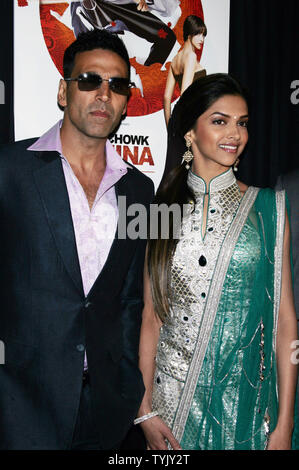 Akshay Kumar, Deepika Padukone kommen für die Premiere von "Chandni Chowk nach China' an der AMC Empire 25 Theater in New York am 8. Januar 2009. (UPI Foto/Laura Cavanaugh) Stockfoto