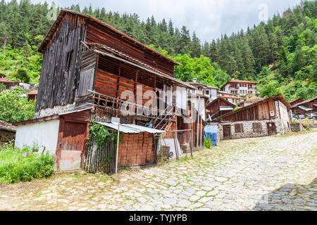 Schiroka Laka ist ein Dorf ganz im Süden Bulgariens, in Smoljan Gemeinde gelegen, Smolyan Provinz. Stockfoto