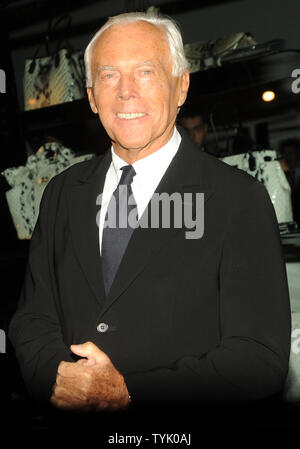 Designer Giorgio Armani bei der Eröffnung seiner Armani/5th Avenue Concept Store in New York am 17. Februar 2009. (UPI Foto/Ezio Petersen) Stockfoto