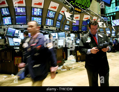 Der Handel erfolgt auf dem Boden der New Yorker Börse nach Stocks für die vierte gerade Tag am 13. März 2009 in New York City stieg. Die vier Tag Rallye hob den Dow fast zehn Prozent. (UPI Foto/Monika Graff) Stockfoto