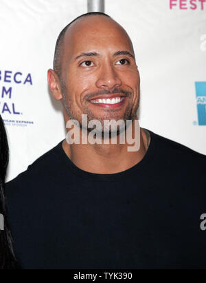 "Die Rock'Dwayne Johnson kommt für das Tribeca Film Festival Premiere von "Racing Träume' an der SVA-Theater in New York am 25. April 2009. (UPI Foto/Laura Cavanaugh) Stockfoto