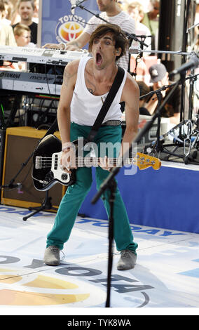 Tyson Ritter und die Amerikaner lehnt live auf der NBC Today Show vom Rockefeller Center in New York City am 17. Juli 2009 live. (UPI Foto/John angelillo) Stockfoto