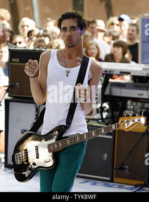 Tyson Ritter und die Amerikaner lehnt live auf der NBC Today Show vom Rockefeller Center in New York City am 17. Juli 2009 live. (UPI Foto/John angelillo) Stockfoto