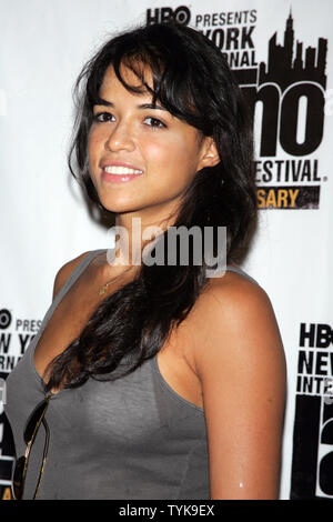 Michelle Rodriguez kommt für den 10. Jahrestag der New York International Latino Film Festival Premiere von "Fast & Furious" / "Los Bandoleros" an der Schule für Bildende Kunst Theater in New York am 29. Juli 2009. (UPI Foto/Laura Cavanaugh) Stockfoto