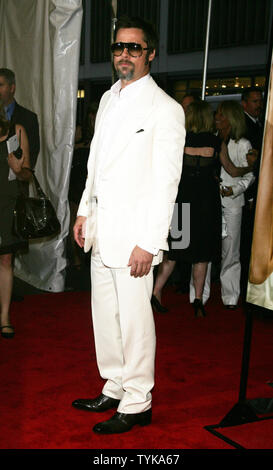 Brad Pitt kommt für die Premiere von "Frau des Zeitreisenden" an der Ziegfeld Theater in New York am 12. August 2009. UPI Foto/Laura Cavanaugh Stockfoto