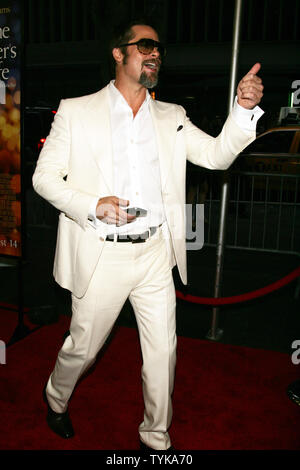 Brad Pitt kommt für die Premiere von "Frau des Zeitreisenden" an der Ziegfeld Theater in New York am 12. August 2009. UPI Foto/Laura Cavanaugh Stockfoto