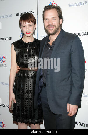 Carey Mulligan und Peter Sarsgaard kommen für die 'Premiere auf dem Pariser Theater in New York eine Ausbildung" am 5. Oktober 2009. UPI/Laura Cavanaugh Stockfoto