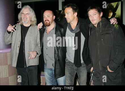 (L - R) Billy Connolly, Troy Duffy, Sean Patrick Flanery und Norman Reedus kommen für die Premiere von "The Boondock Saints II: All Saints Day" im Regal Union Square Theater in New York am 20. Oktober 2009. UPI/Laura Cavanaugh Stockfoto