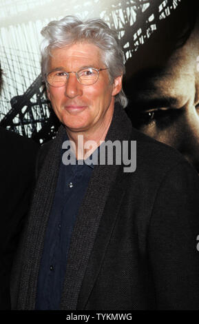 Richard Gere kommt an der "Brooklyn's Finest" Premiere auf der AMC Loews Lincoln Square Theater in New York am 2. März 2010. UPI/Laura Cavanaugh Stockfoto