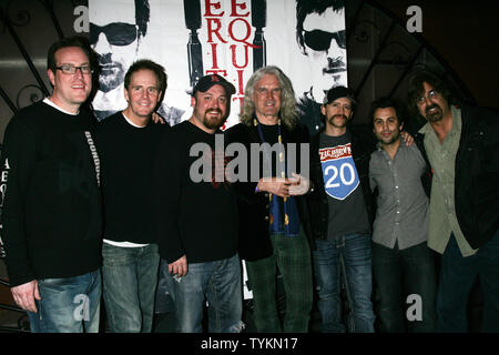 (L - R) Produzent Chris Brinker, Bob Marley, Regisseur Troy Duffy, Billy Connolly, Clifton Collins Jr., Daniel De Santo und David Della Rocco nehmen an der Partei für das 10-jährige Jubiläum der "Boondock Saints' und DVD-Veröffentlichung von "The Boondock Saints II: All Saints Day" an der Webster Hall in New York am 9. März 2010. UPI/Laura Cavanaugh Stockfoto