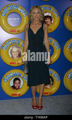 Maria Bello kommt für die: Erwachsene' Premiere auf der Ziegfeld Theater in New York am 23. Juni 2010. UPI/Laura Cavanaugh Stockfoto