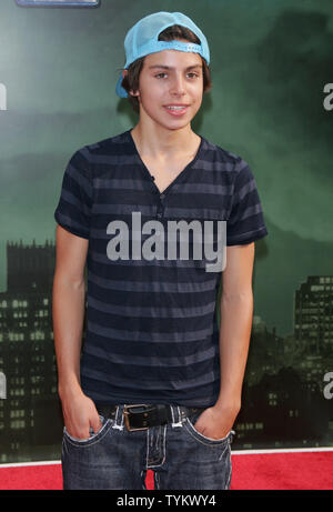 Jake T. Austin kommt an "Der Zauberlehrling" Premiere bei der New Amsterdam Theatre in New York am 6. Juli 2010. UPI/Laura Cavanaugh Stockfoto