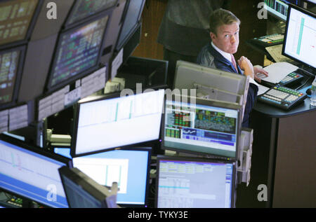 Der Handel erfolgt auf dem Fußboden der New York Stock Exchange am 5. August 2010 in New York City. UPI/Monika Graff Stockfoto