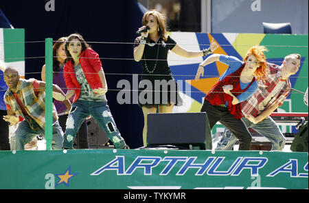 Demi Lovato führt während Arthur Ashe Kids' Day bei den US Open in der National Tennis Center statt, am 28. August 2010 in New York. UPI/Monika Graff... Stockfoto