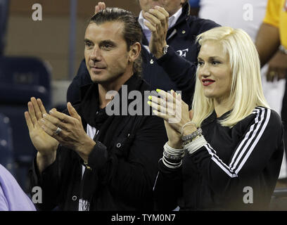Gwen Stefani und Gavin Rossdale watch Roger Federer von der Schweiz spielen Jurgen Melzer Österreichs am 8. Tag am US Open Tennis Championships in Arthur Ashe Stadium in New York City am 6. September 2010. UPI/John angelillo Stockfoto