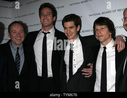 Kevin Spacey, Armee Hammer, Andrew Garfield und Jesse Eisenberg kommen für die nationale Überprüfung der Motion Pictures Awards Gala in Cipriani in New York am 11. Januar 2011. UPI/Laura Cavanaugh Stockfoto