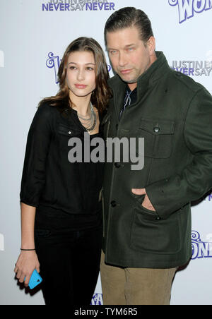 Schauspieler Stephen Baldwin und seine Tochter Hailey kommen für die New York Special Screening von "Justin Bieber: Man soll nie nie Sagen" im Regal E-Walk Stadion 13. Am 2. Februar 2011 in New York City. UPI/Monika Graff Stockfoto