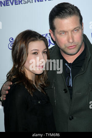 Schauspieler Stephen Baldwin und seine Tochter Hailey kommen für die New York Special Screening von "Justin Bieber: Man soll nie nie Sagen" im Regal E-Walk Stadion 13. Am 2. Februar 2011 in New York City. UPI/Monika Graff Stockfoto