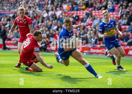 26. Mai 2019, Anfield Stadion, Liverpool, England; Dacia magische Wochenende, Betfred Super League Runde 16, St Helens vs Castleford Tiger; Jack Walker (1) von der Leeds Rhinos geht auf Kerben versuchen Credit: Craig Thomas/News Bilder Stockfoto