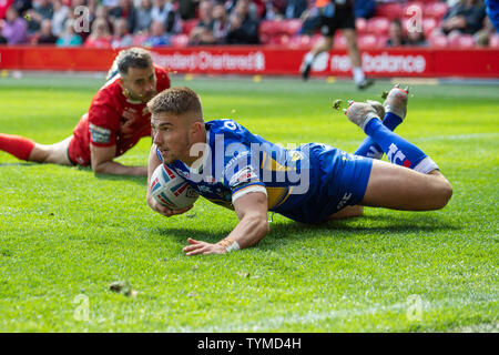 26. Mai 2019, Anfield Stadion, Liverpool, England; Dacia magische Wochenende, Betfred Super League Runde 16, St Helens vs Castleford Tiger; Jack Walker (1) von der Leeds Rhinos geht auf Kerben versuchen Credit: Craig Thomas/News Bilder Stockfoto