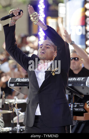 Chris Brown führt auf der NBC Today Show am Rockefeller Center in New York City am 15. Juli 2011. UPI/John angelillo Stockfoto