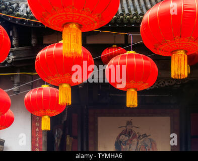 Laternen hängen an jinli Alte Straße in Chengdu, Sichuan Stockfoto