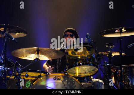 Jason Bonham führt mit Jason Bonham's Led Zeppelin Erfahrung am besten kaufen Theater in New York am 1. November 2011. UPI/Laura Cavanaugh Stockfoto