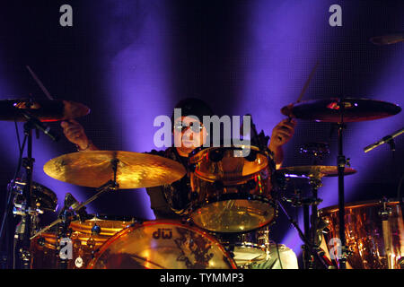 Jason Bonham führt mit Jason Bonham's Led Zeppelin Erfahrung am besten kaufen Theater in New York am 1. November 2011. UPI/Laura Cavanaugh Stockfoto