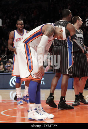 New York Knicks Carmelo Anthony reagiert in der zweiten Hälfte gegen die Orlando Magic auf Martin Luther King Jr. Day im Madison Square Garden in New York City am 16. Januar 2012. Die Magie besiegt die Knicks 102-93. UPI/John angelillo Stockfoto