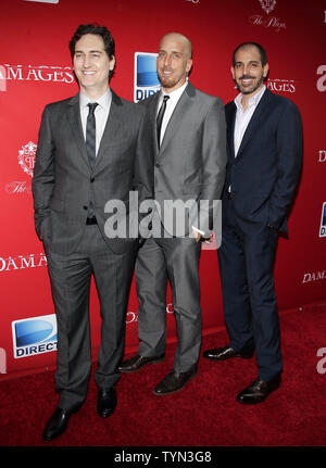 Schäden des Schöpfers und Ausführende Produzenten Daniel Zelman, Todd A. Kessler und Glenn Kessler kommen in der Saison 5 Premiere von Schäden an der Pariser Theater in New York City am 28. Juni 2012. UPI/John angelillo Stockfoto