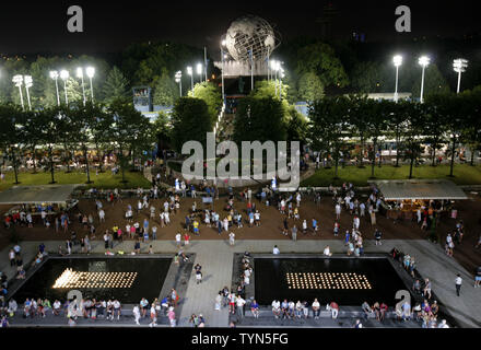 Das Gelände der am National Tennis Center Leuchten während der ersten Nacht der US Open am 27. August 2012 in New York. UPI Foto/Monika Graff Stockfoto