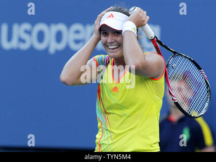 Laura Robson von Großbritannien reagiert, nachdem Match Point in ihrem Sieg über Kim Clijsters aus Belgien 2012 US Open Tennis Championships in Arthur Ashe Stadium an der Billie Jean King National Tennis Center in New York City am 29. August 2012. Mit dem Verlust Kim Clijsters offiziell vom professionellen Tennis zurückgezogen. UPI/John angelillo Stockfoto