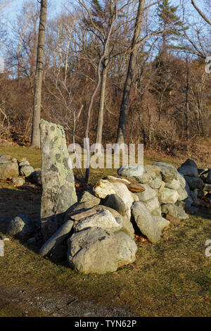 Steinmauer im Odiorne Point State Park in Rye, New Hampshire USA während der Frühlingsmonate Stockfoto