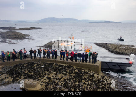 Landing Pier auf der Insel Staffa Fingal's Cave, eine der Inneren Hebriden Gruppe von Inseln vor der schottischen Westküste. Stockfoto