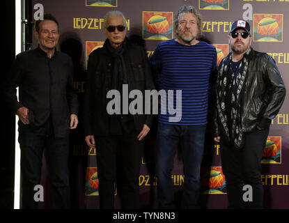 Led Zeppelin Bandmitglieder John Paul Jones, Jimmy Page, Robert Plant mit Jason Bonham auf einer Pressekonferenz nach einer erweiterten Überprüfung ihrer Konzert Film "Celebration Day" im MOMA in New York City, die am 9. Oktober 2012. UPI/John angelillo Stockfoto