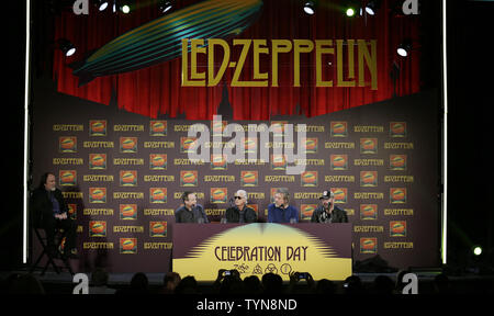 Led Zeppelin Bandmitglieder John Paul Jones, Jimmy Page und Robert Plant mit Jason Bonham auf einer Pressekonferenz nach einer erweiterten Überprüfung ihrer Konzert Film "Celebration Day" im MOMA in New York City, die am 9. Oktober 2012. UPI/John angelillo Stockfoto