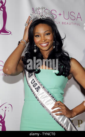 Fräulein USA Nana Meriwether auf der Bühne steht, nach der Krönung Zeremonie der neue Miss USA im Trump Tower in New York City am 9. Januar 2013. Nana Meriwether erster Zweiter in der Miss USA Pageant, übernimmt Miss USA Herrschaft nach Olivia Culpo der Miss Universe Titel 2012 gewonnen. UPI/John angelillo Stockfoto