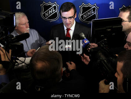 Vice President und General Manager der Washington Capitals George McPhee spricht zu den Medien vor ein NHL Pressekonferenz im Westin Hotel in New York City am 9. Januar 2013. Die NHL und seine Spieler endlich eine Einigung am frühen Sonntagmorgen für die Liga, die 2012 - 2013 saison noch Spieler die Ratifizierung des Abkommens zu starten. UPI/John angelillo Stockfoto